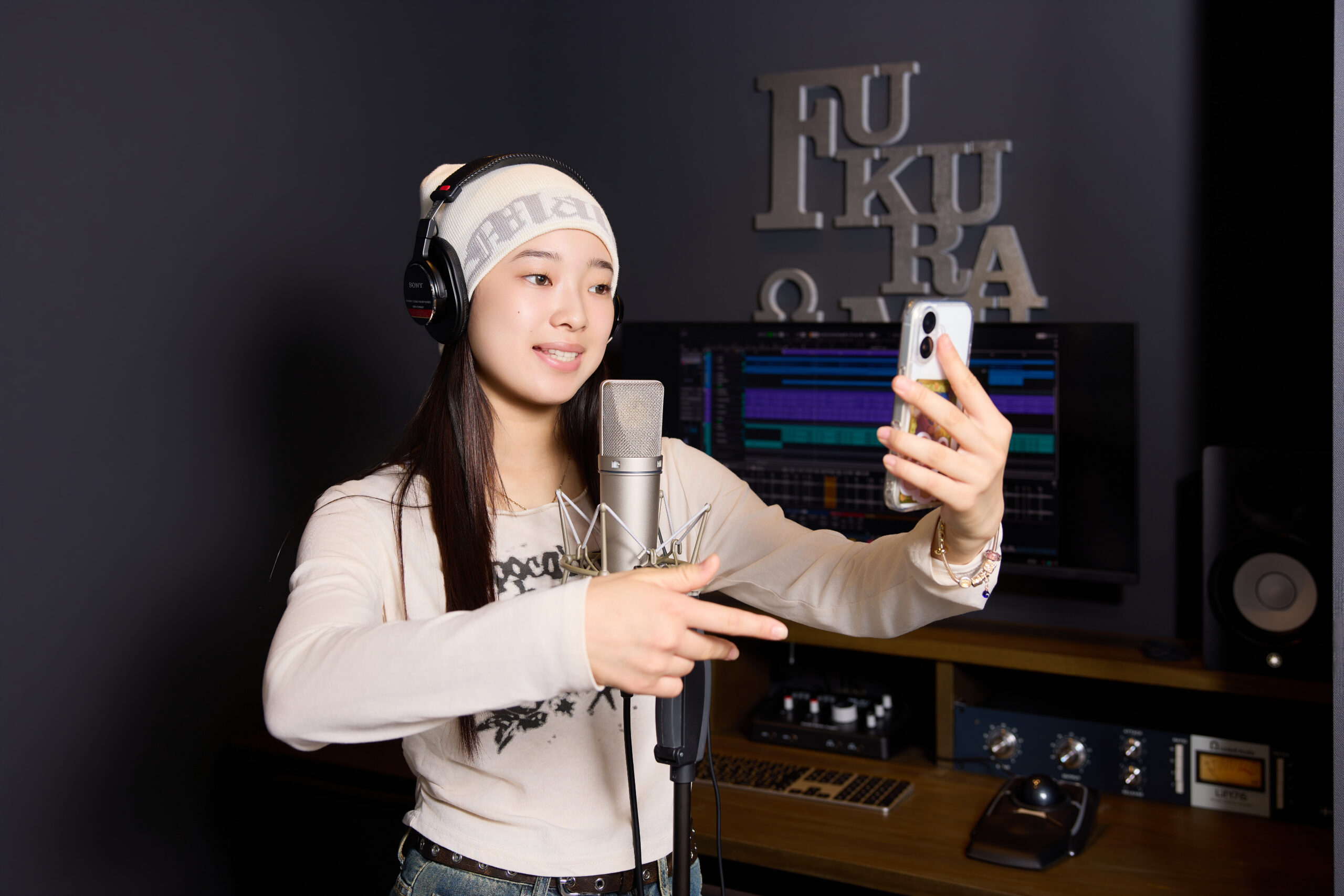 KPOPラップをかっこよく歌うイメージ