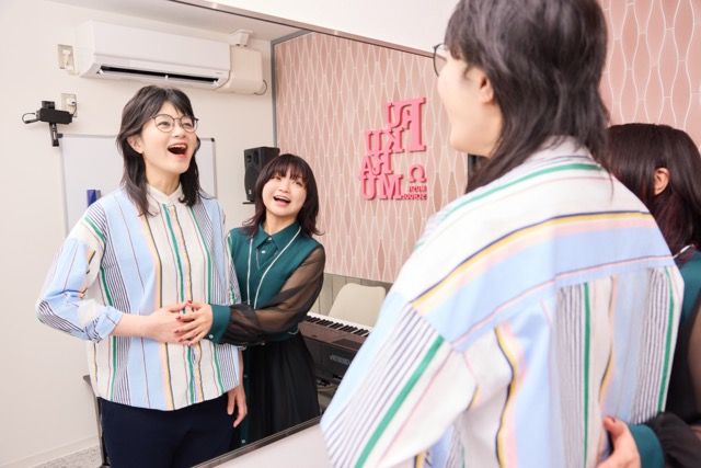 オペラの発声レッスンを受ける生徒